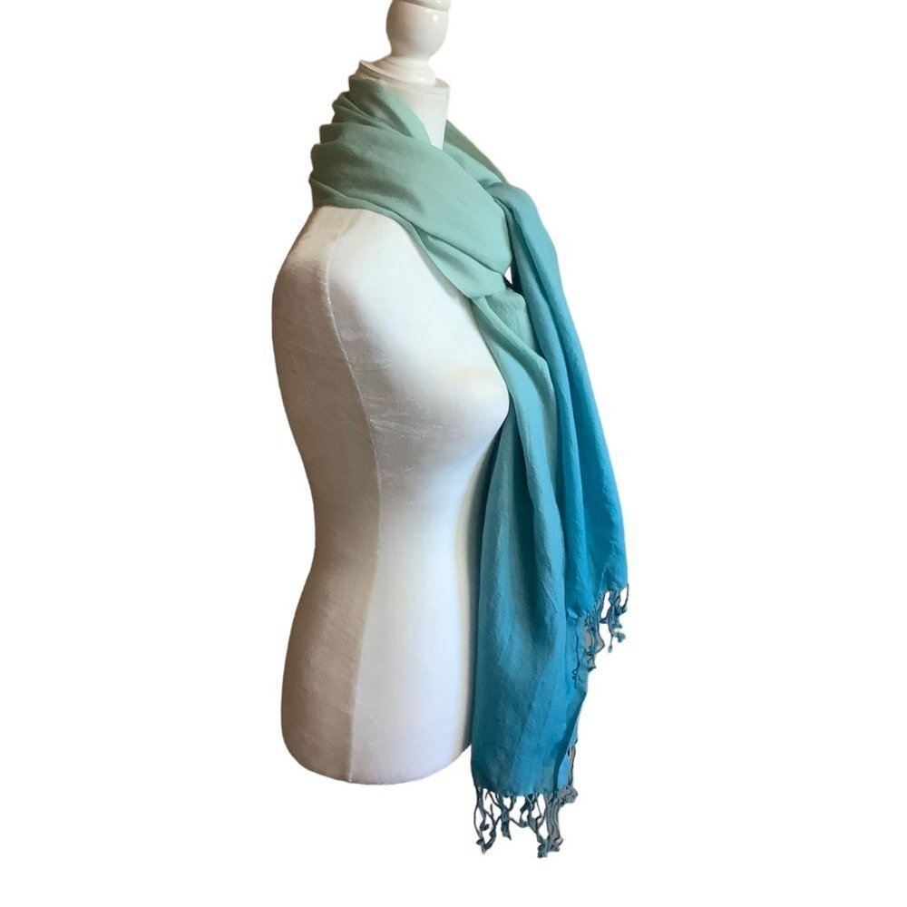 Banana Republic 100% Wool Ombre Blue Aqua Scarf Shawl Wrap Fringe Tassels‎